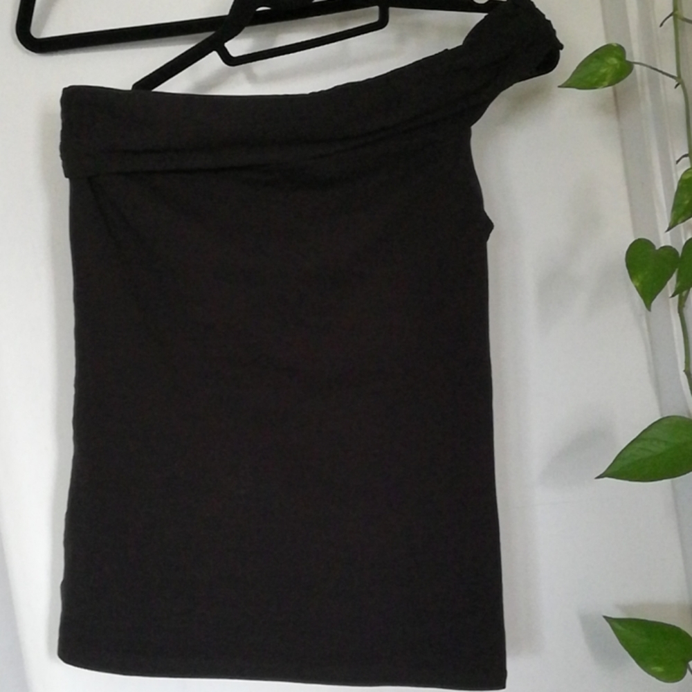 VS one shoulder top